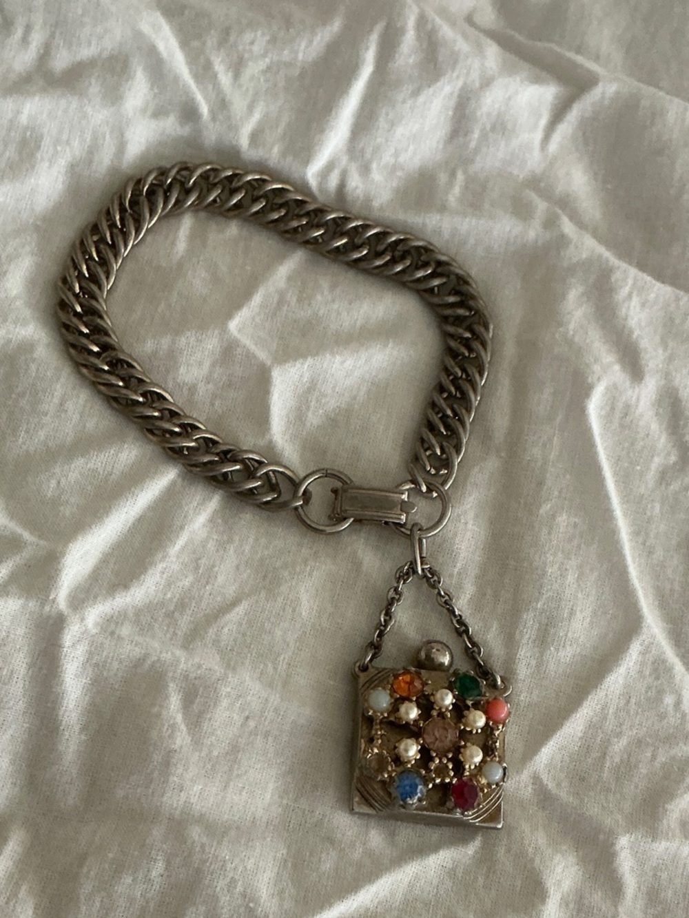 Vintage Bag bracelet. Has some weight to it. Very pretty, excellent condition